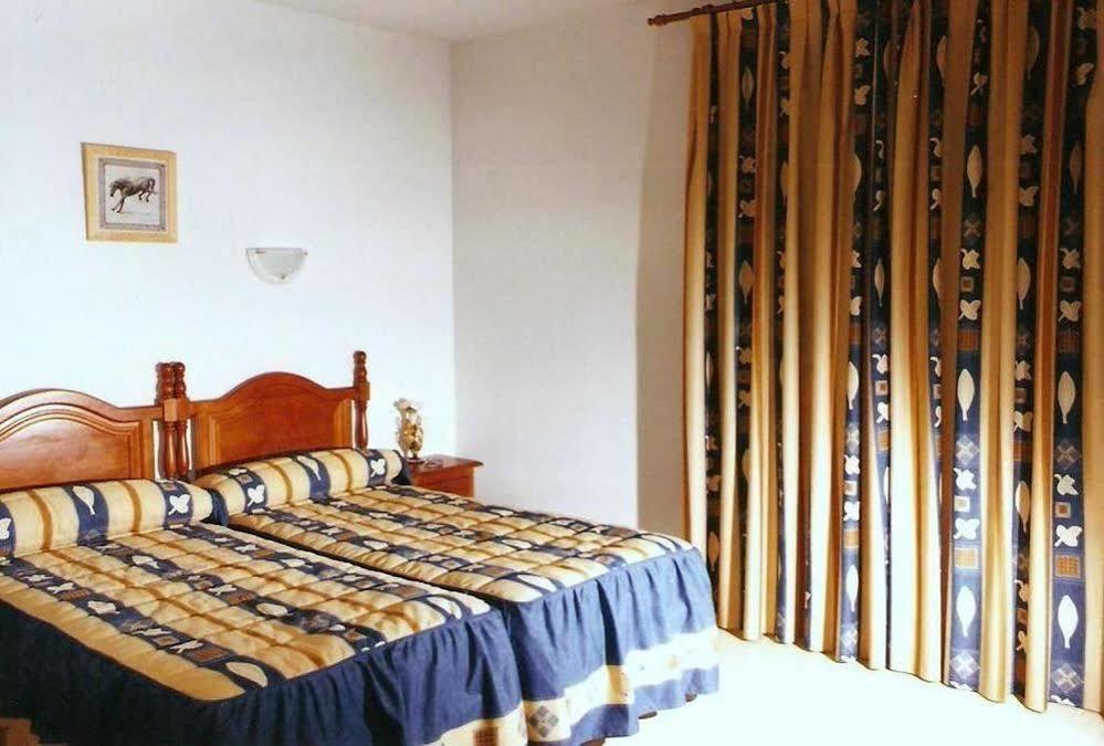 Hostal 82 Olías del Rey Esterno foto