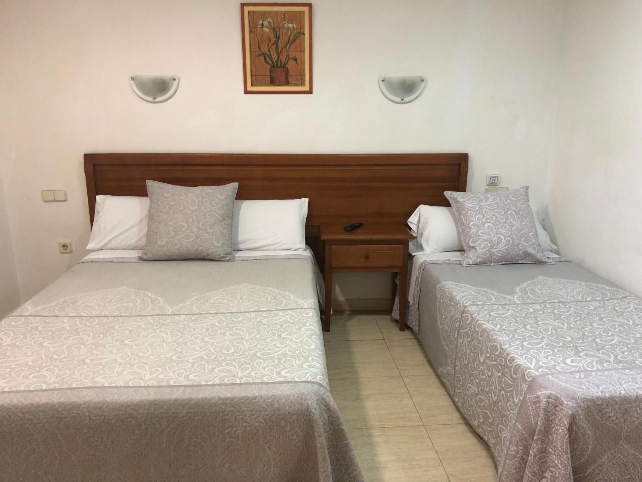 Hostal 82 Olías del Rey Esterno foto