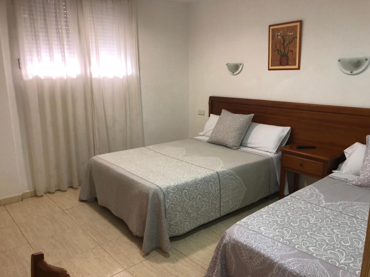 Hostal 82 Olías del Rey Esterno foto
