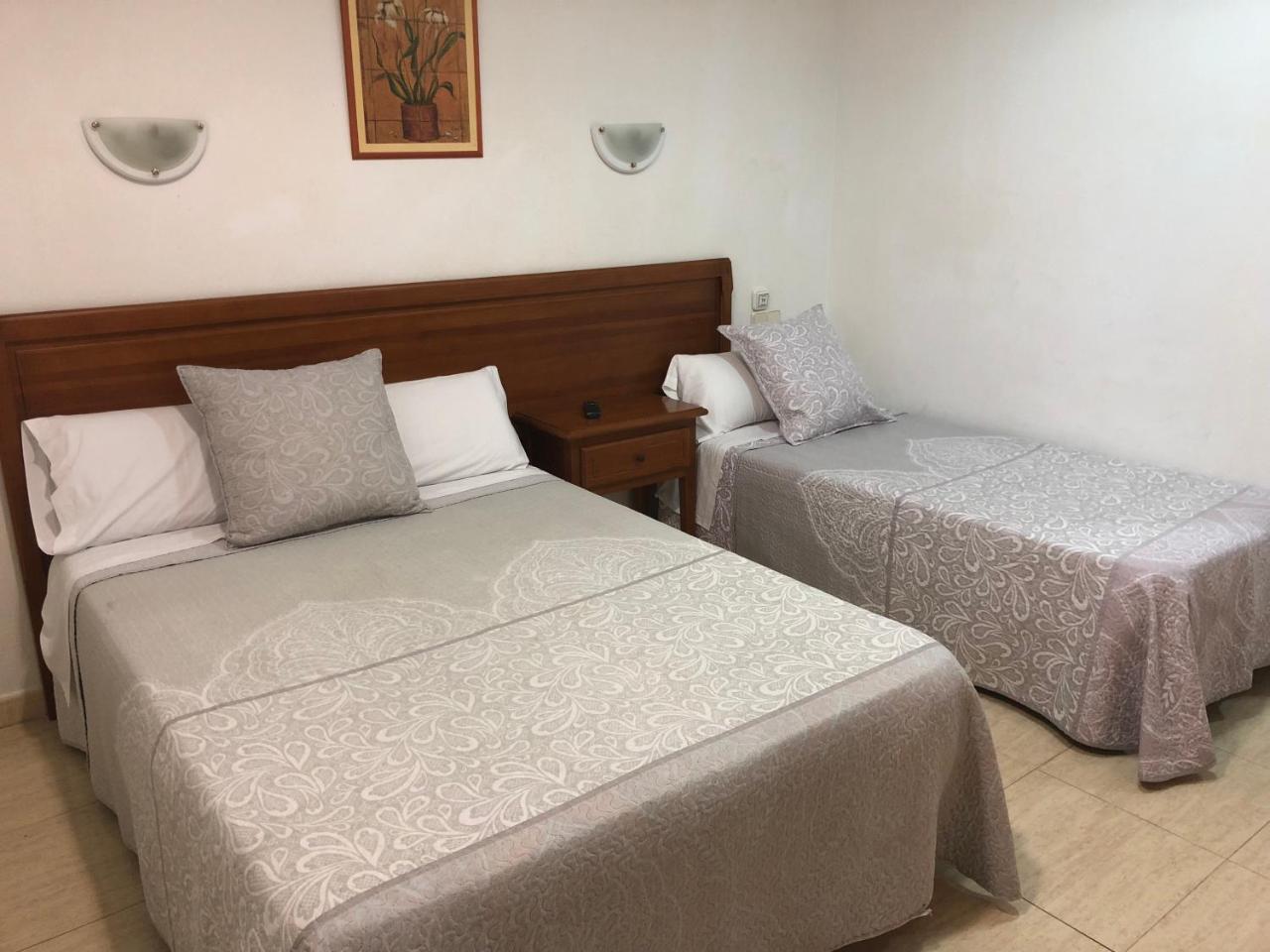 Hostal 82 Olías del Rey Esterno foto